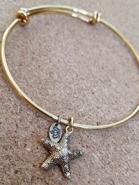Juicy Couture Gold Starfish Charm Vintage Adjustable Bangle Bracelet